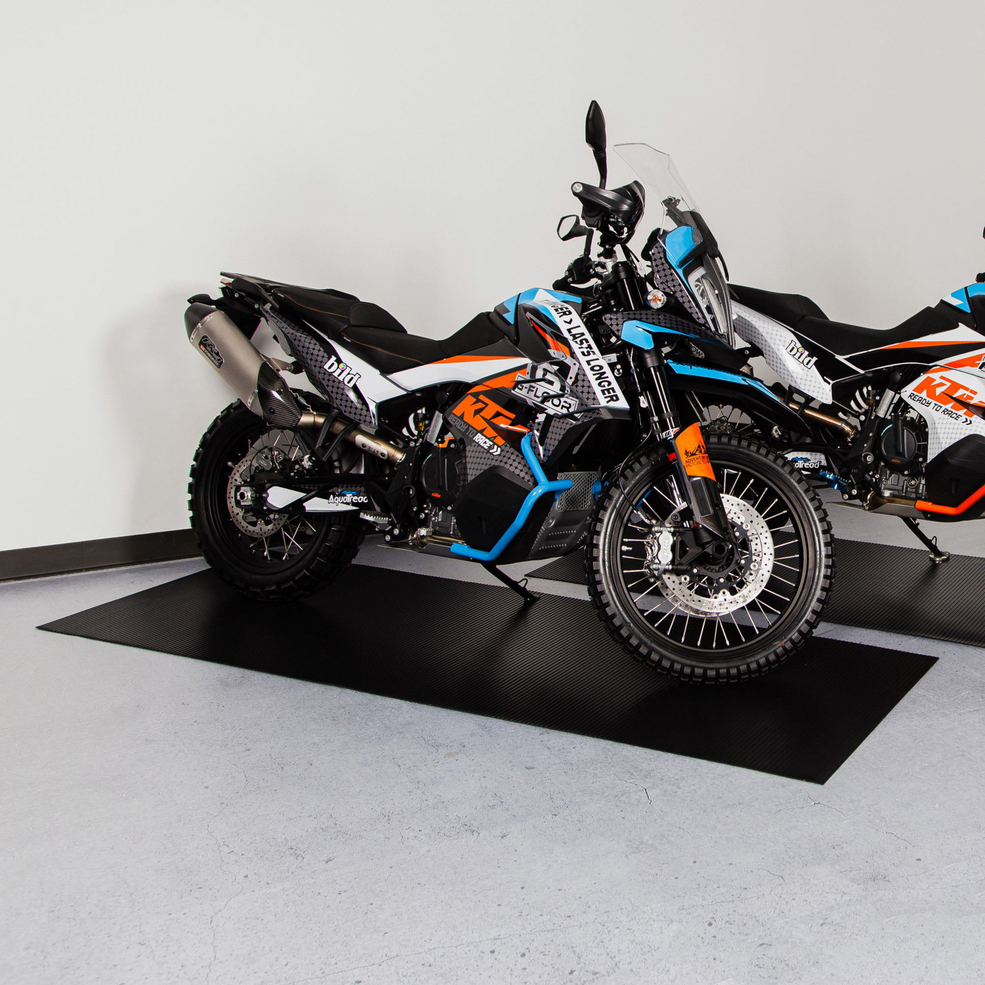 G-Floor, Vinyl Motorcycle Parking Pad, Coverage Area 24 ft², Model# MM38LTMB
